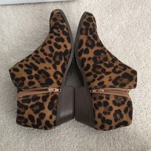 Bella Marie branded faux suede leopard booties